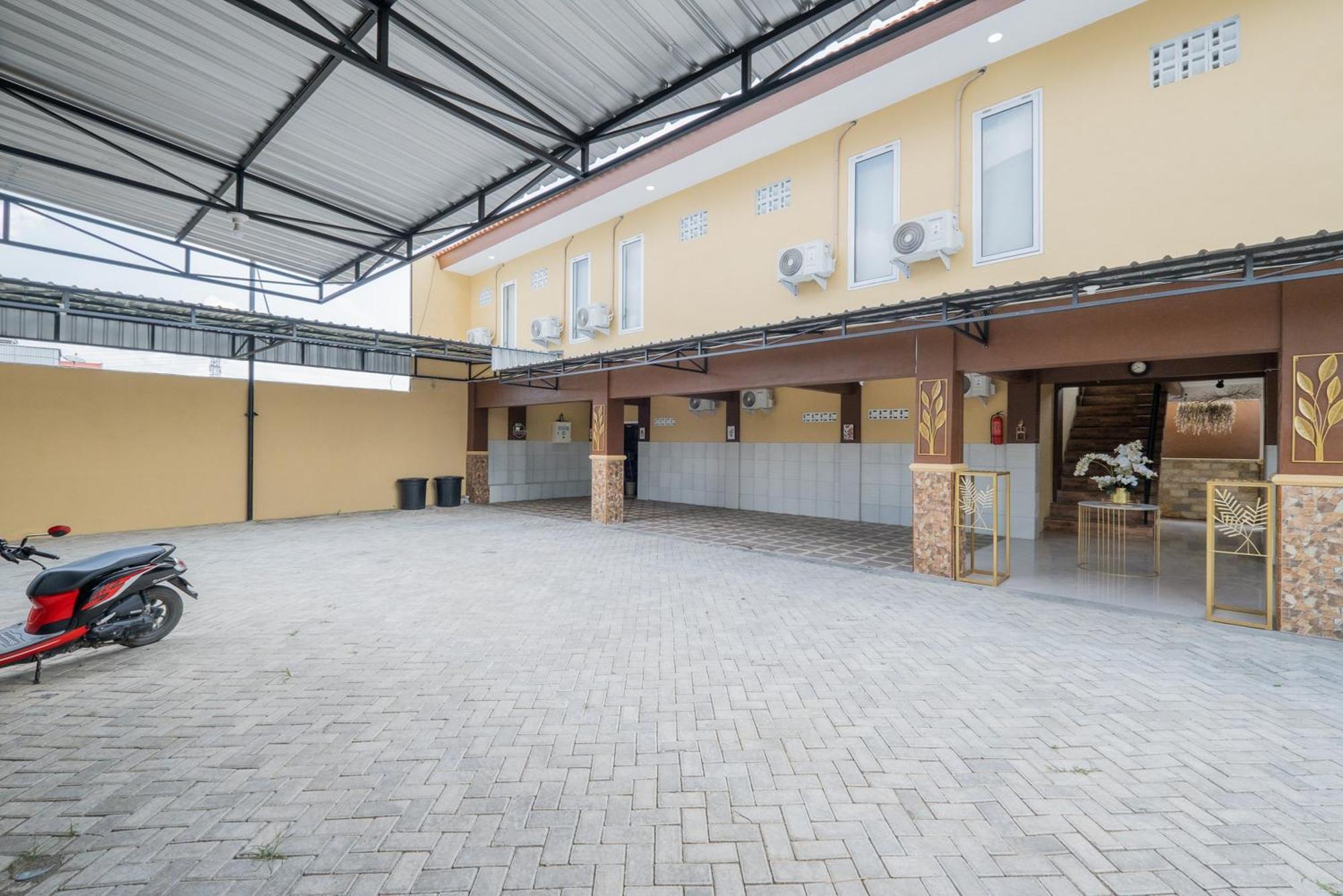 מלון Kedungwaru Reddoorz Syariah Near Rsud Dr Iskak Tulungagung מראה חיצוני תמונה