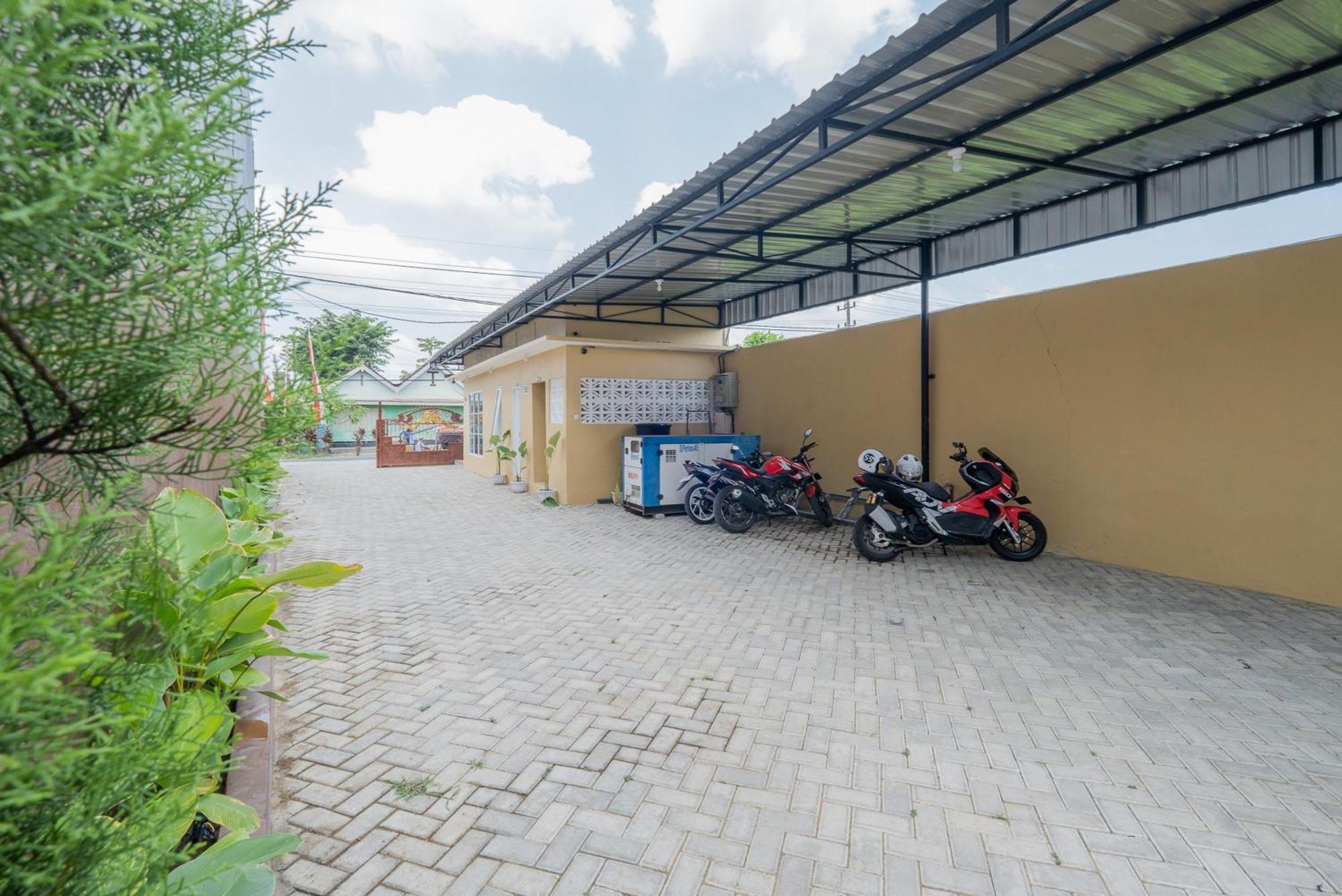 מלון Kedungwaru Reddoorz Syariah Near Rsud Dr Iskak Tulungagung מראה חיצוני תמונה