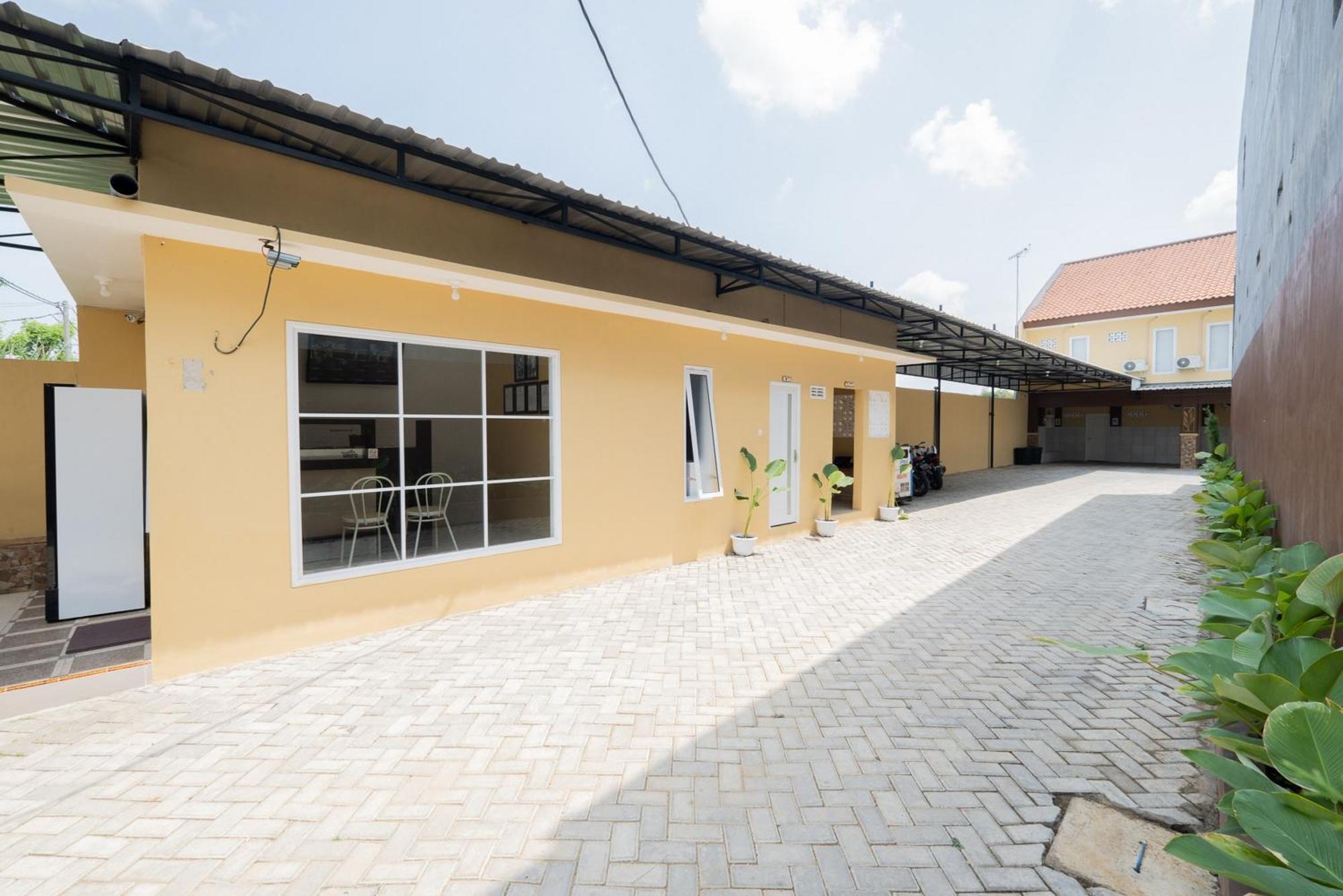 מלון Kedungwaru Reddoorz Syariah Near Rsud Dr Iskak Tulungagung מראה חיצוני תמונה