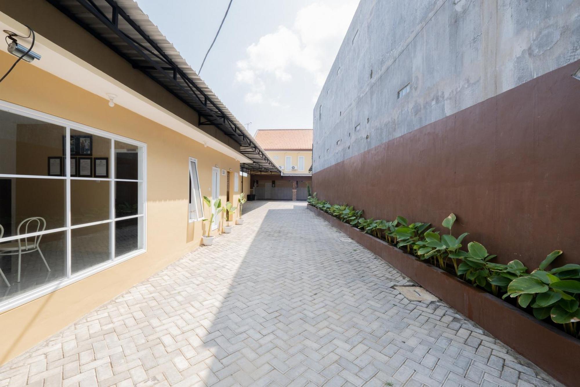 מלון Kedungwaru Reddoorz Syariah Near Rsud Dr Iskak Tulungagung מראה חיצוני תמונה