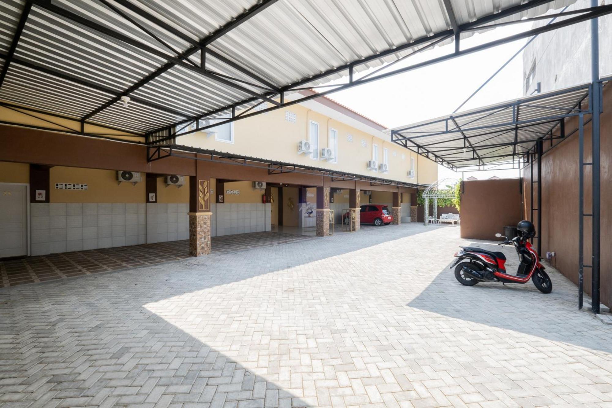 מלון Kedungwaru Reddoorz Syariah Near Rsud Dr Iskak Tulungagung מראה חיצוני תמונה